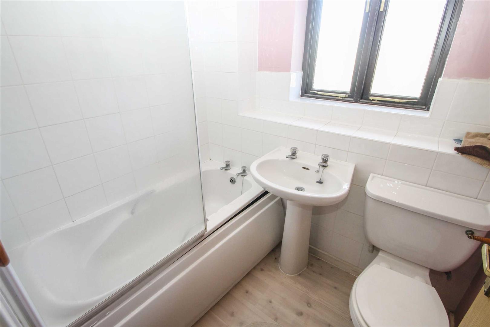 1 bed property in Burano Grove, Wavendon Gate Milton Keynes